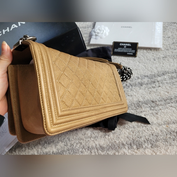 Chanel Old Medium Boy - Picture 5 of 12